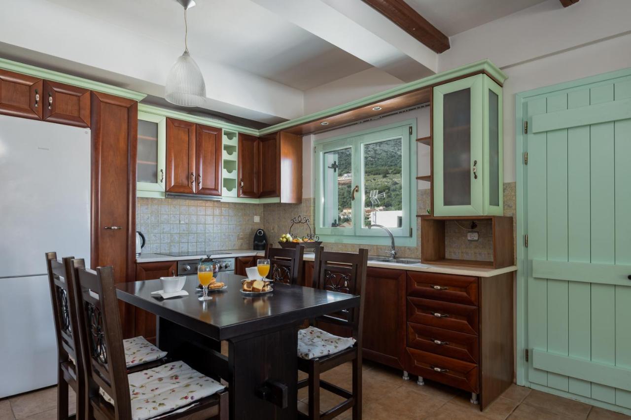 Spyros House, 3 Bedrooms-sea View-in